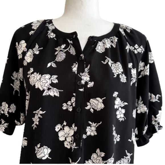Loft Outlet Dress Black White Floral Ruffled Short Sleeve Button Front Size SP - Picture 3 of 12